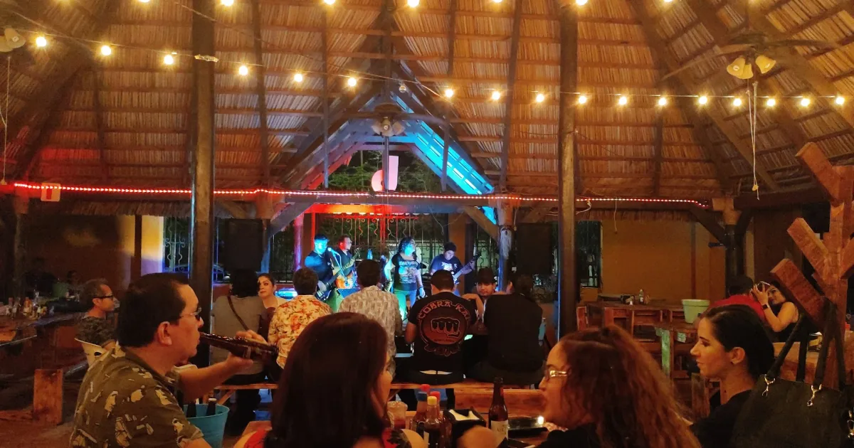 Batoóra Botanero Bar