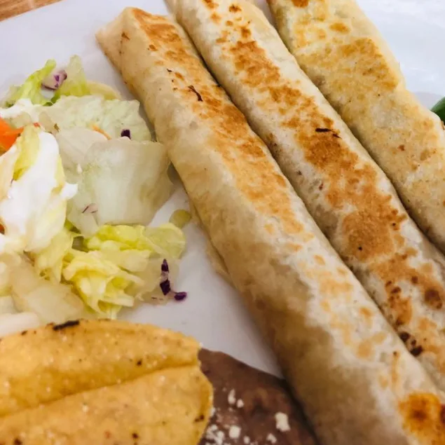 Burrito de carne deshebrada — Cocina Alfaro, San Luis Río Colorado