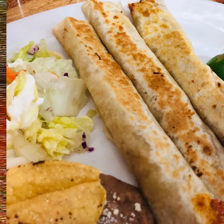 Burrito de frijol con queso — Cocina Alfaro, San Luis Río Colorado