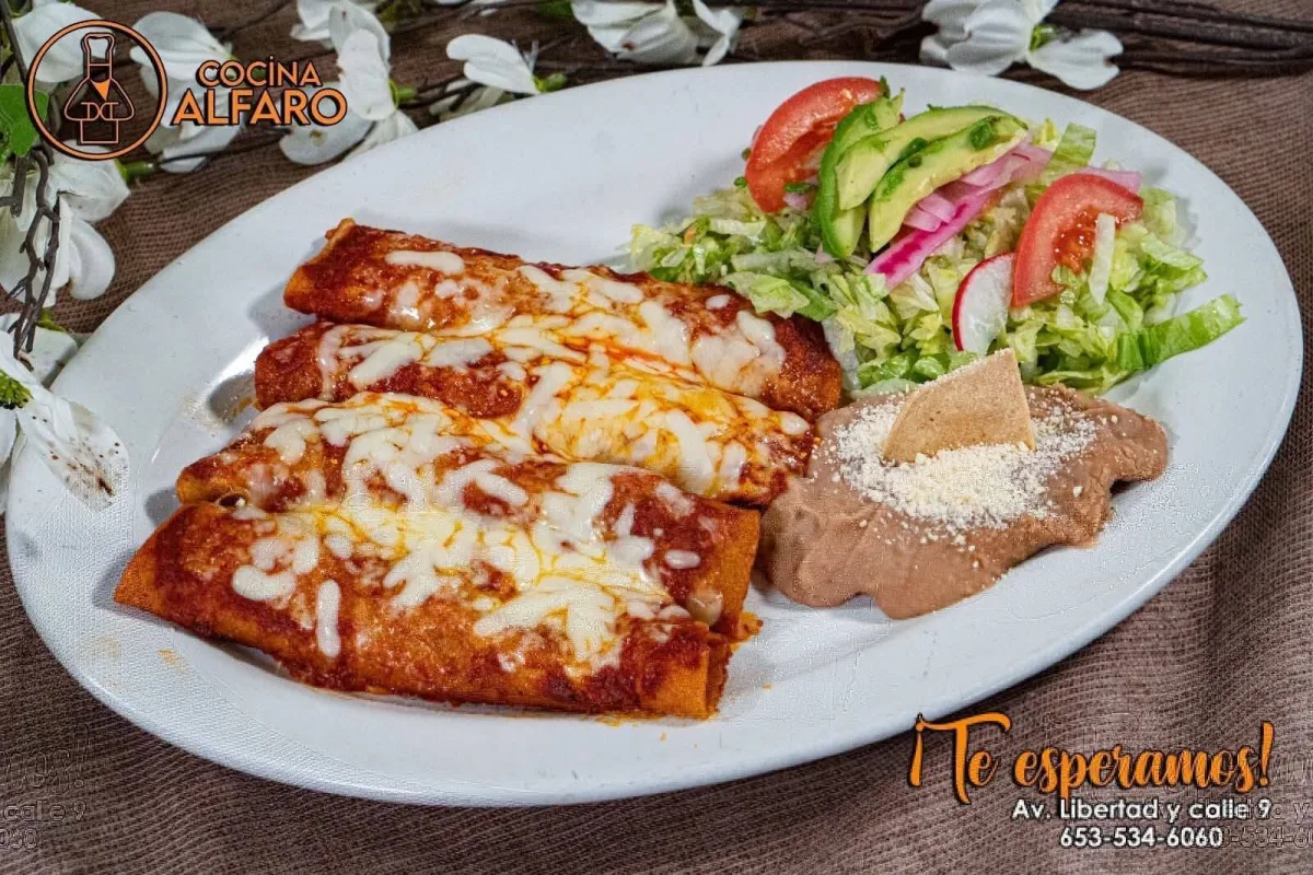 Enchiladas rojas o verdes — Cocina Alfaro, San Luis Río Colorado