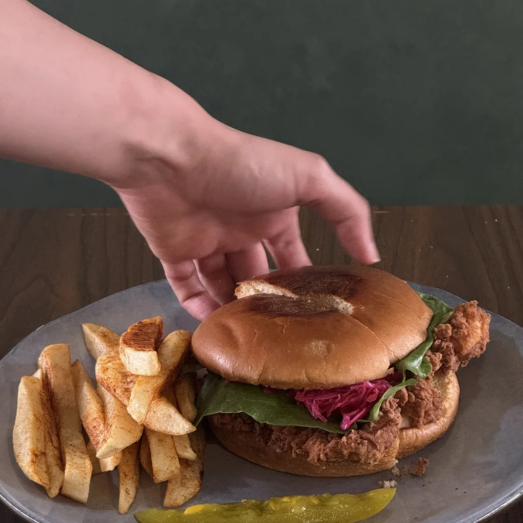 Hamburguesa de pollo frito — Cocina Alfaro, San Luis Río Colorado