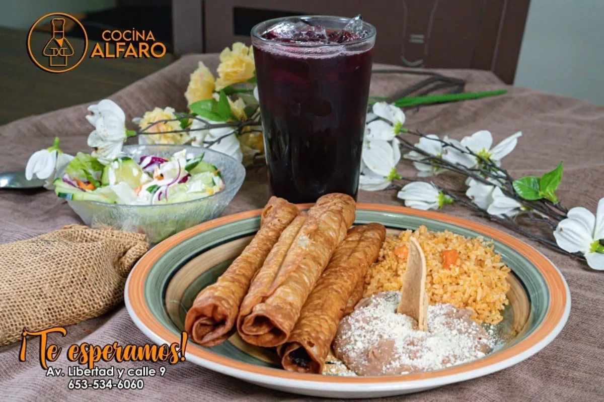 Orden de chimichangas — Cocina Alfaro, San Luis Río Colorado