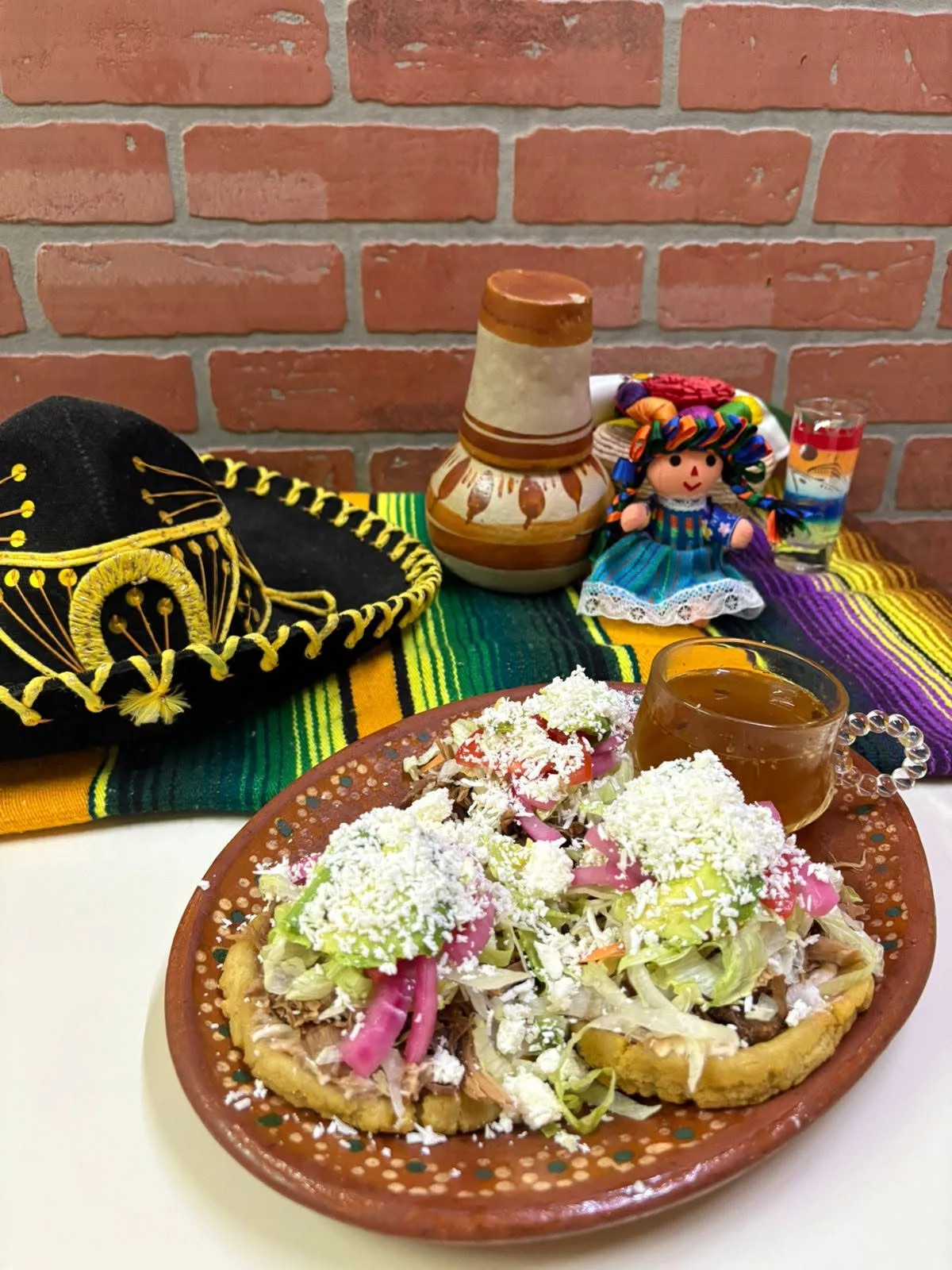 Sopes de Res o Pollo